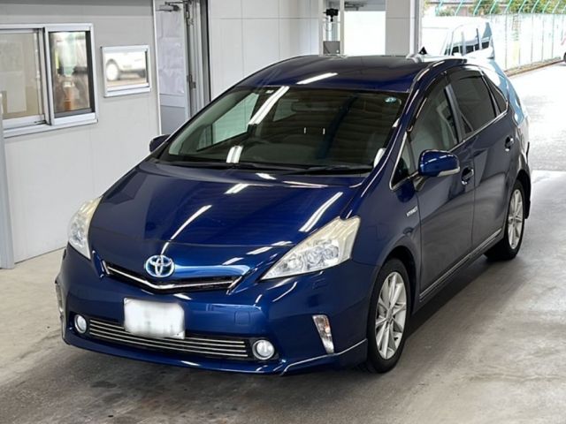 3304 Toyota Prius alpha ZVW41W 2011 г. (KCAA Minami Kyushu)